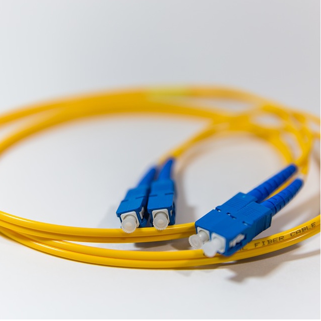Método de inspección y limpieza de la cara final del cable de conexión de fibra óptica